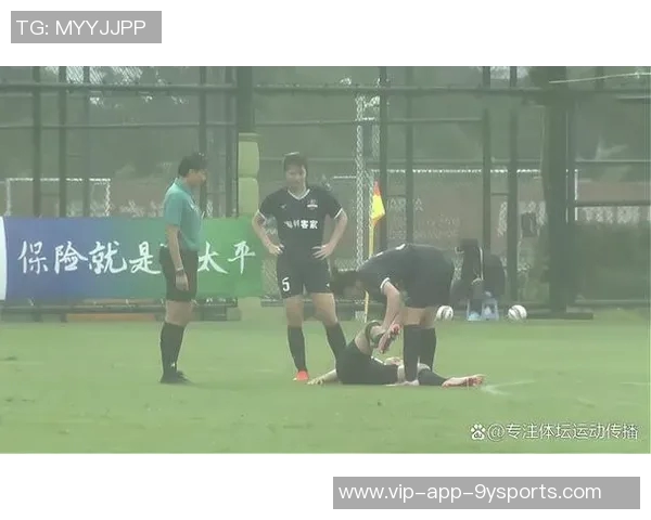 马兰头球攻门险些破门球擦门梁而过令人惋惜