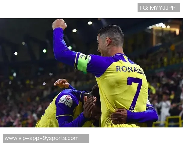 C罗在胜利打入第三球后与对方门将互动和解引发热议